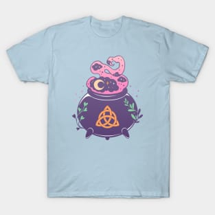 Witch's cauldron. Triquetra T-Shirt